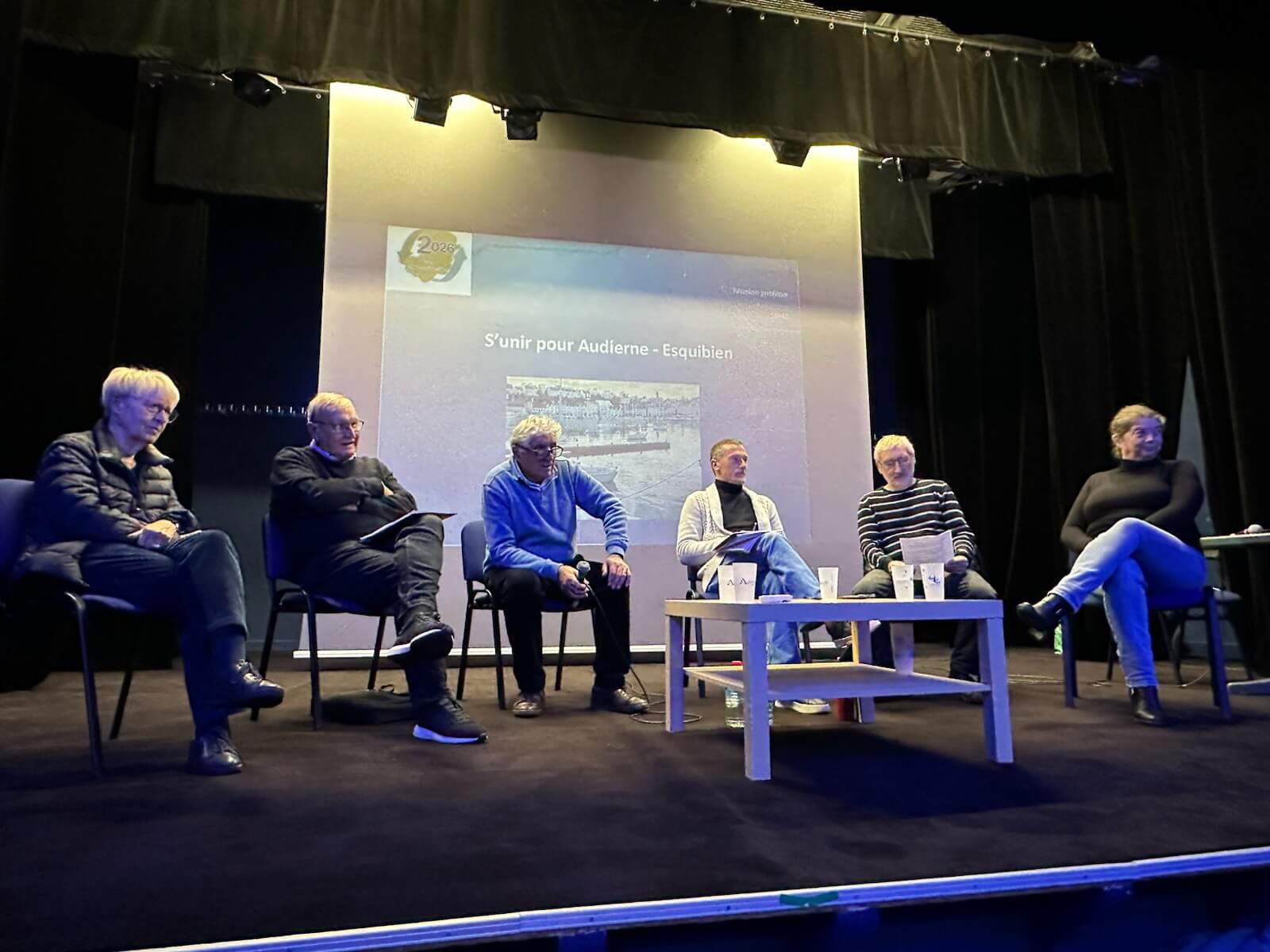 Première réunion publique au théâtre Georges Madec